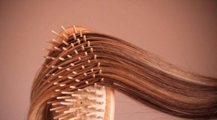 Come pulire le spazzole per capelli| Video e spiegazioni Spazzole